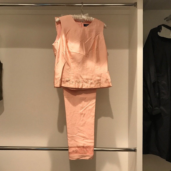 High Point silk shell and slacks - Picture 1 of 6